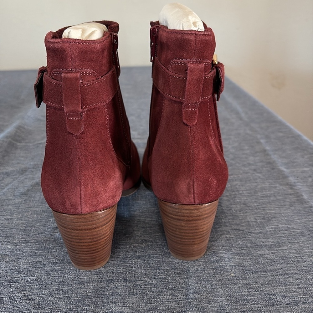 NWT Women’s Size 6.5, 8.5, and 10 Diba Sleek Burgundy Booties - Picture 3 of 8